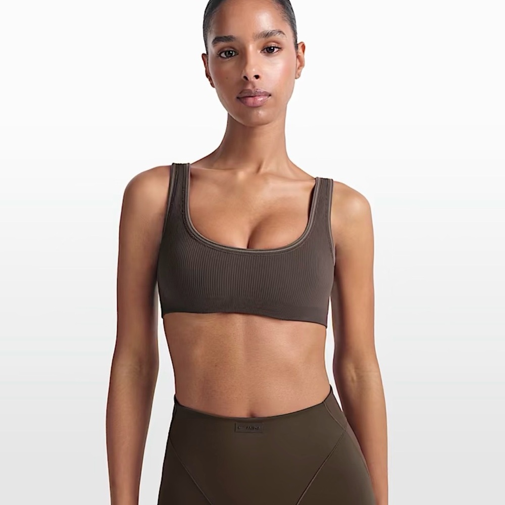 NikeSKIMS Ribbed Seamless 
Women's Micro Scoop Bra